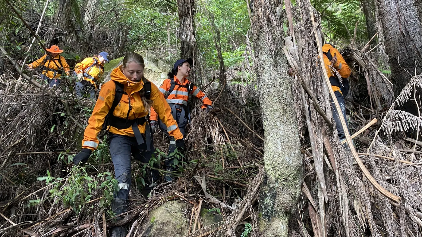 BSAR Unit members navigating difficult bushland