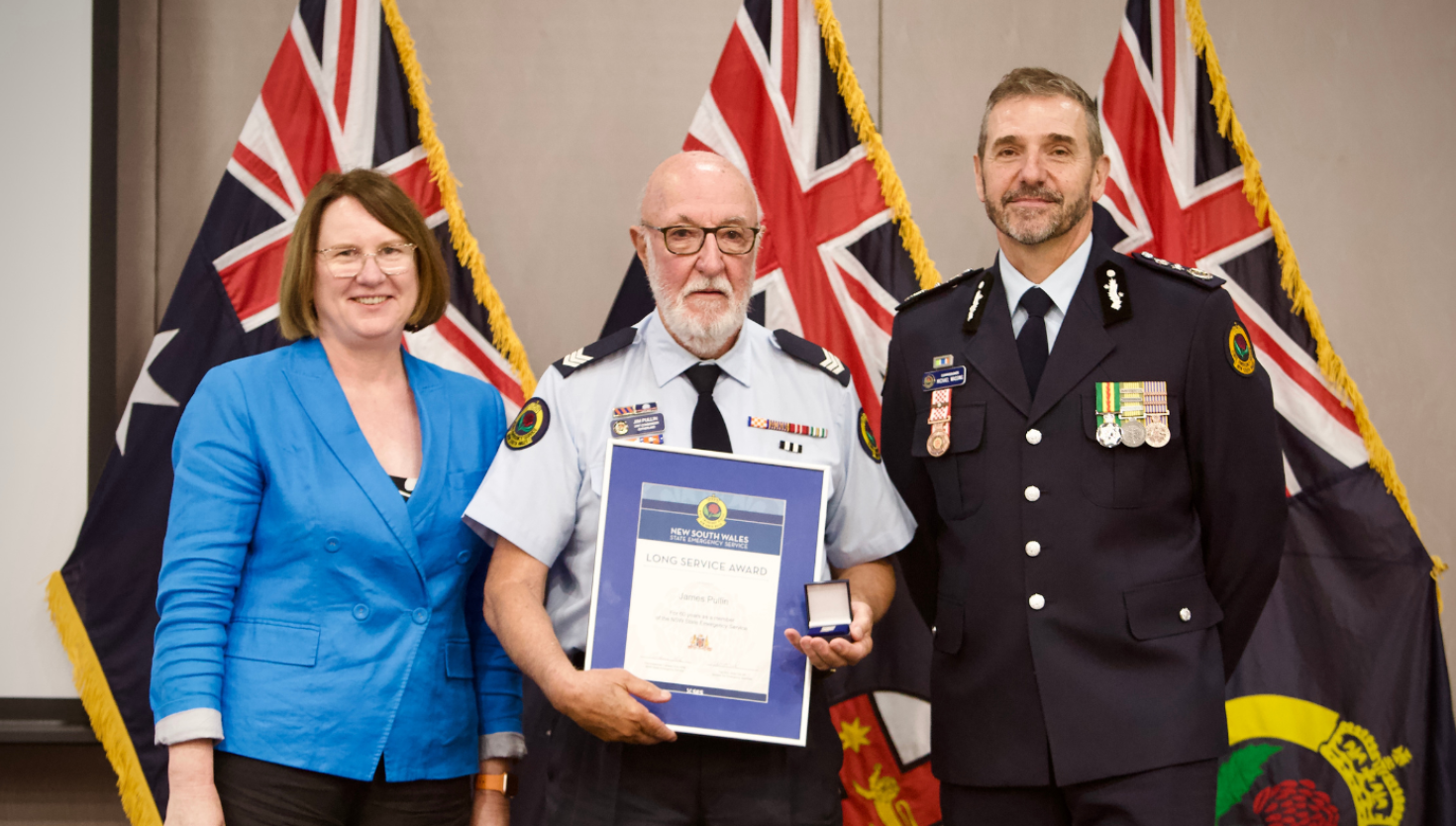 Donna Davis MP NSW SES member Jim Pullin and NSW SES Commissioner Mike Wassing